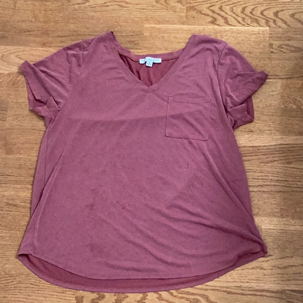 Medium,maroon, green  envelope T-shirt